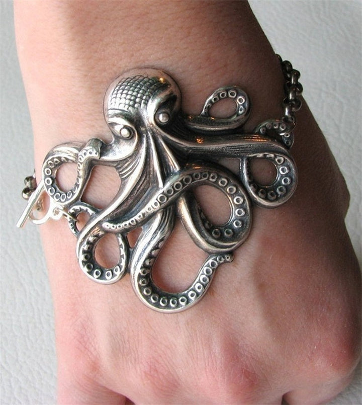 Rock the Undersea World. The totem of the Octopus is one of wisdom and ferocity. Fly your flag high! Yo ho, yo ho a pirate's life for you! Octopus bracelet in bronze or silver.