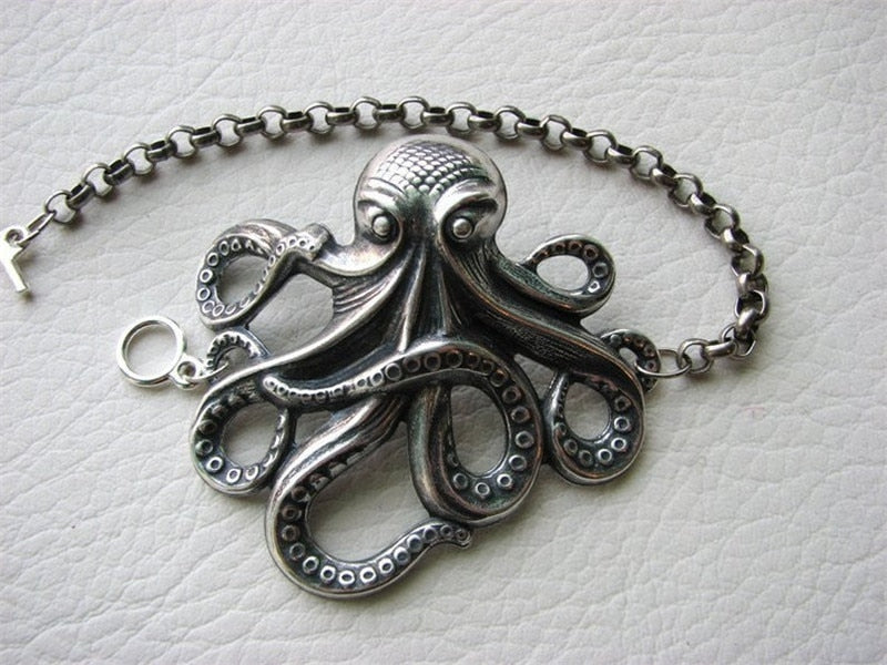 Rock the Undersea World. The totem of the Octopus is one of wisdom and ferocity. Fly your flag high! Yo ho, yo ho a pirate's life for you! Octopus bracelet in bronze or silver.