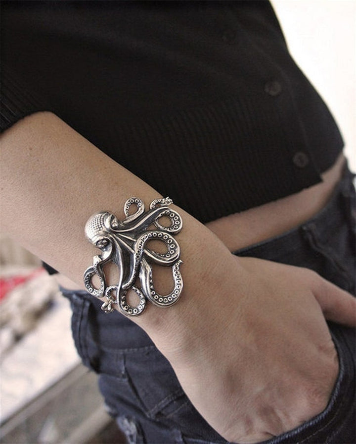 Rock the Undersea World. The totem of the Octopus is one of wisdom and ferocity. Fly your flag high! Yo ho, yo ho a pirate's life for you! Octopus bracelet in bronze or silver.